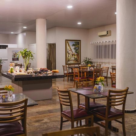 Hotel Dan Inn Barretos By Nacional Inn Esterno foto