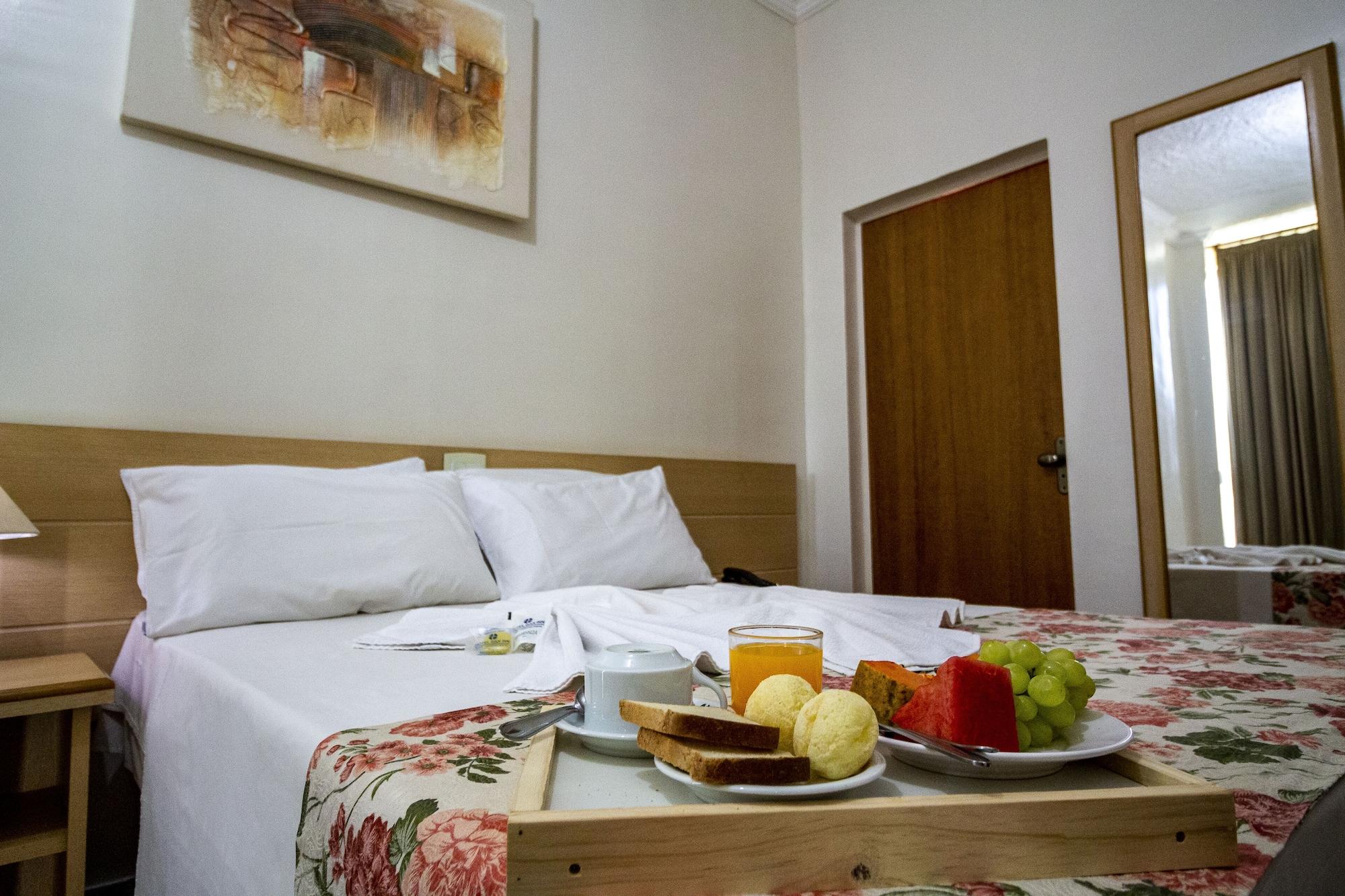 Hotel Dan Inn Barretos By Nacional Inn Esterno foto