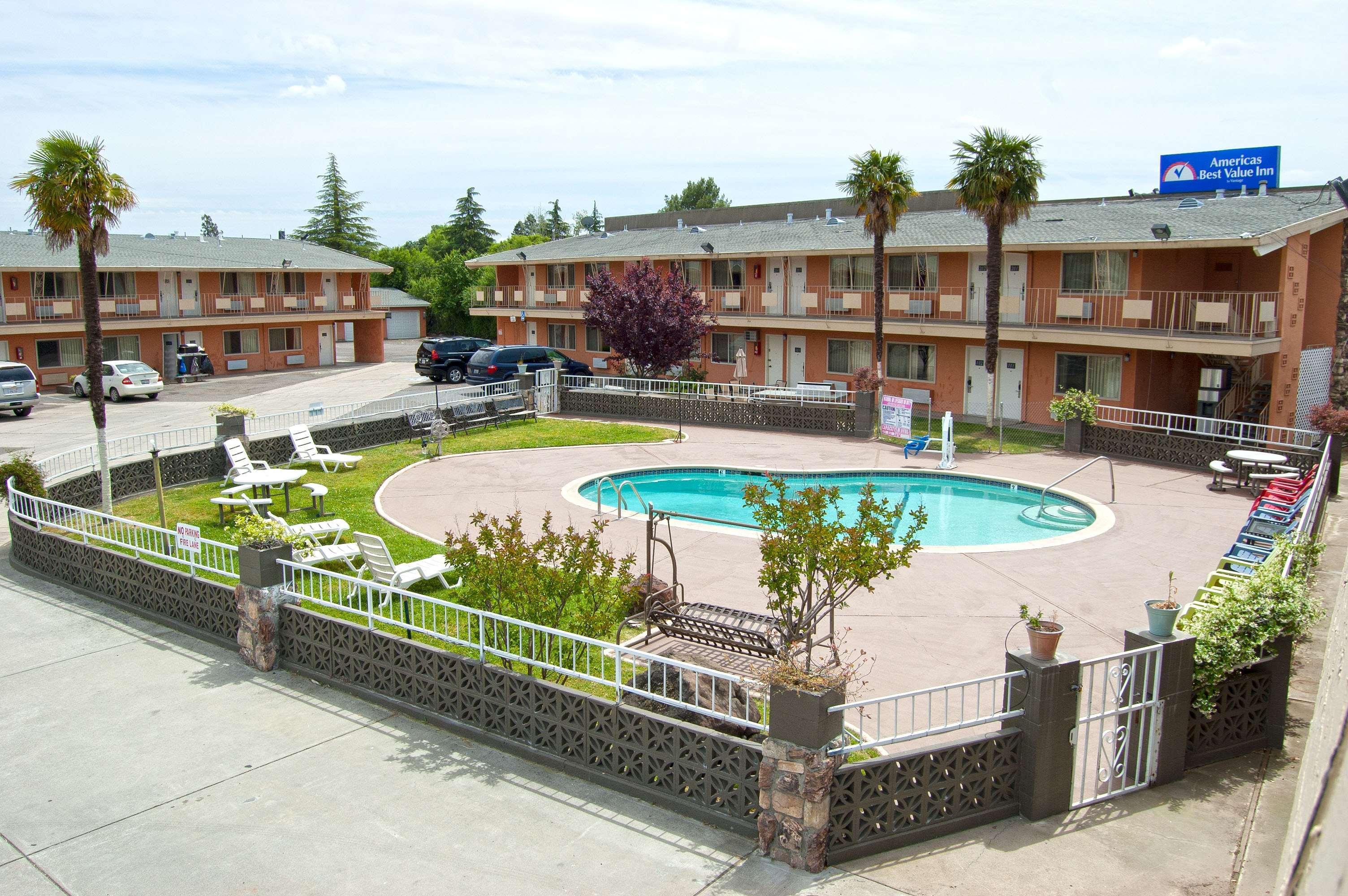 Hotel Dan Inn Barretos By Nacional Inn Esterno foto