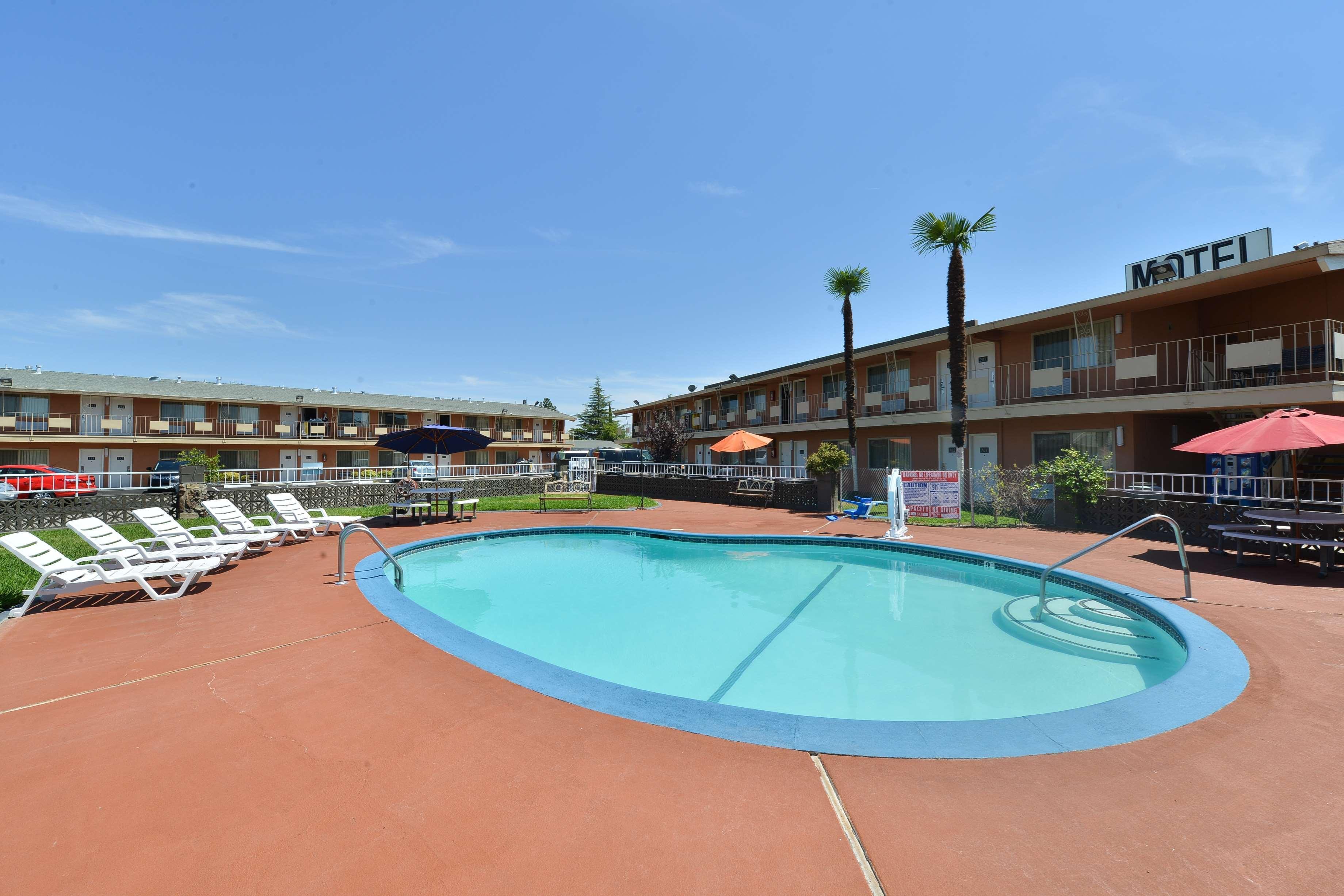 Hotel Dan Inn Barretos By Nacional Inn Esterno foto