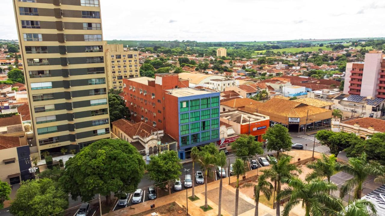 Hotel Dan Inn Barretos By Nacional Inn Esterno foto