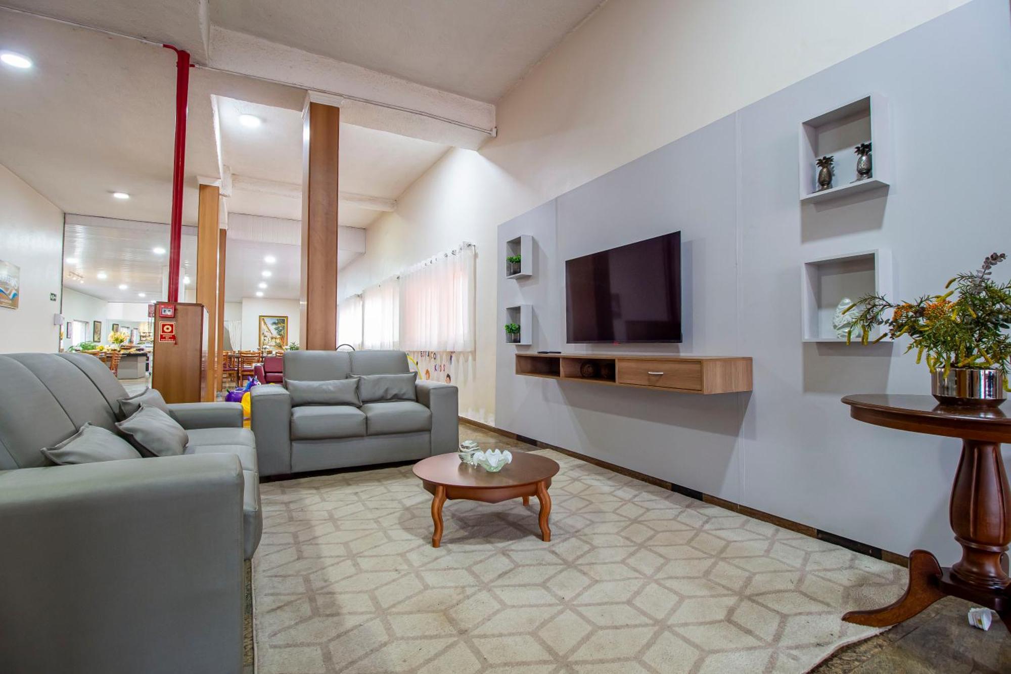 Hotel Dan Inn Barretos By Nacional Inn Esterno foto