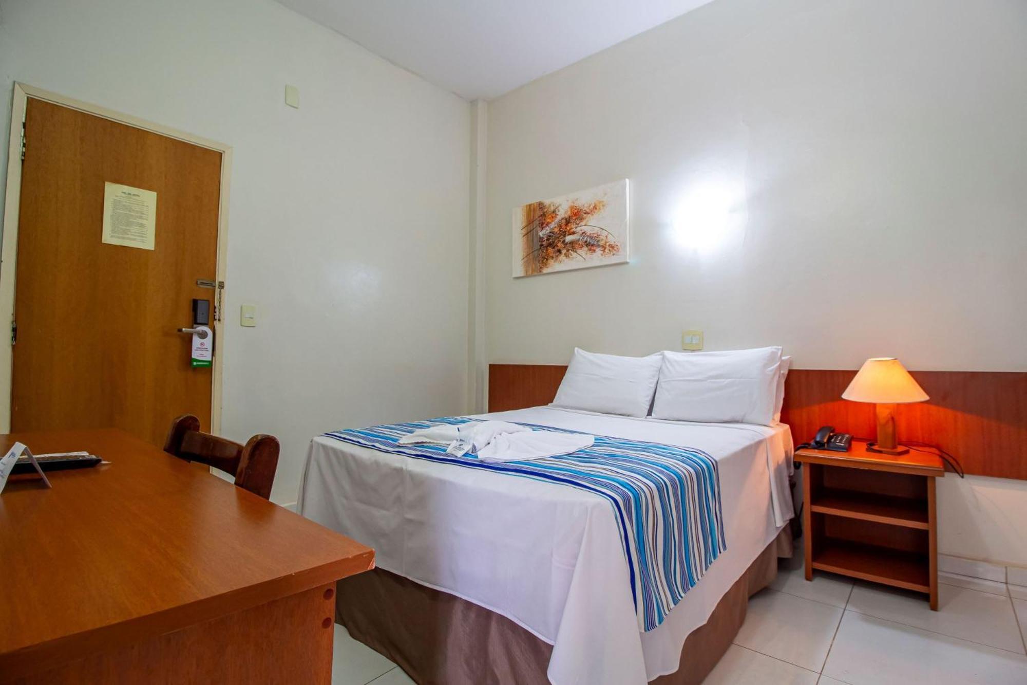 Hotel Dan Inn Barretos By Nacional Inn Esterno foto