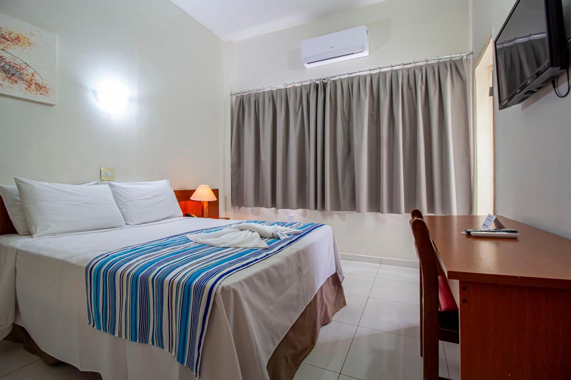 Hotel Dan Inn Barretos By Nacional Inn Esterno foto