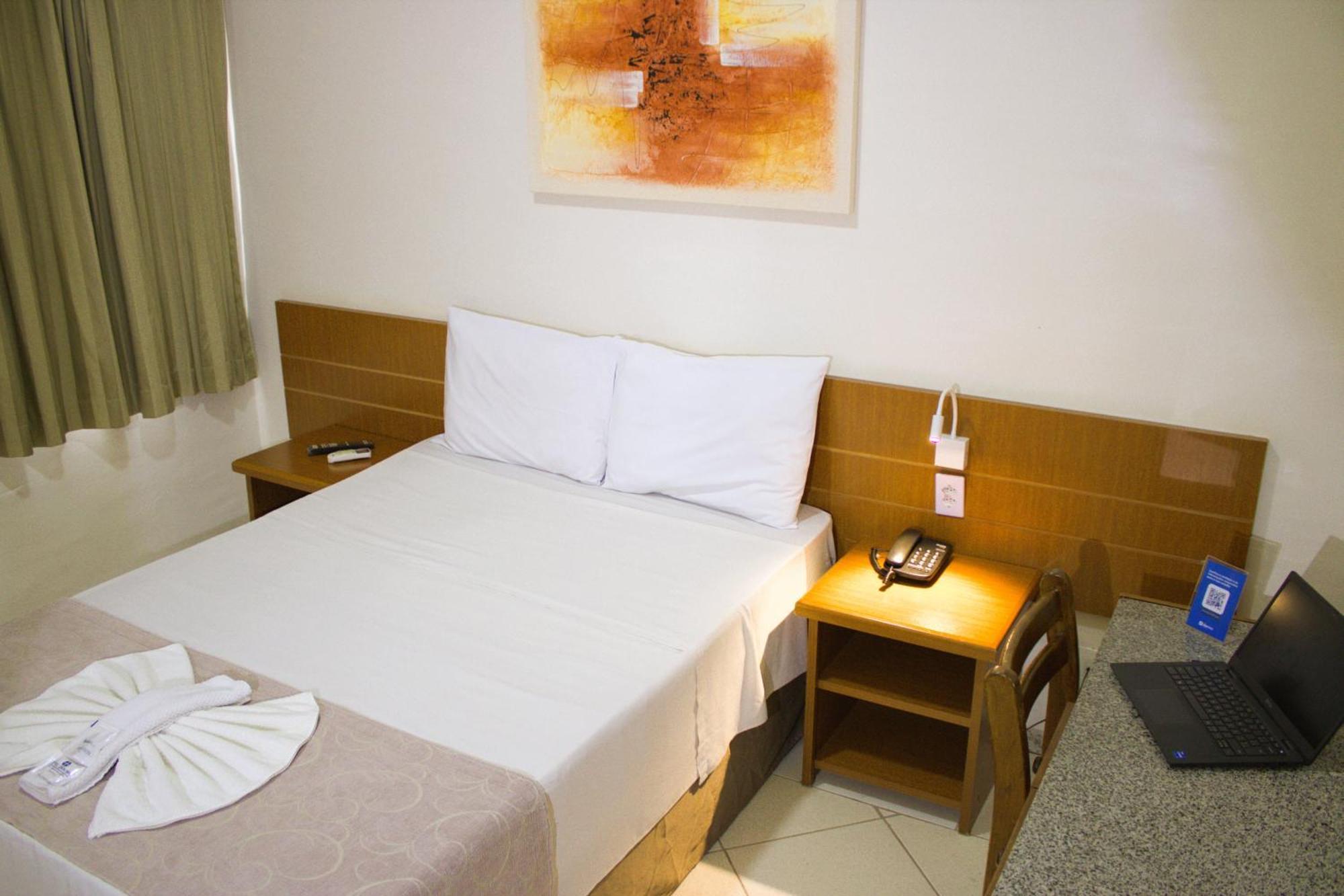 Hotel Dan Inn Barretos By Nacional Inn Esterno foto