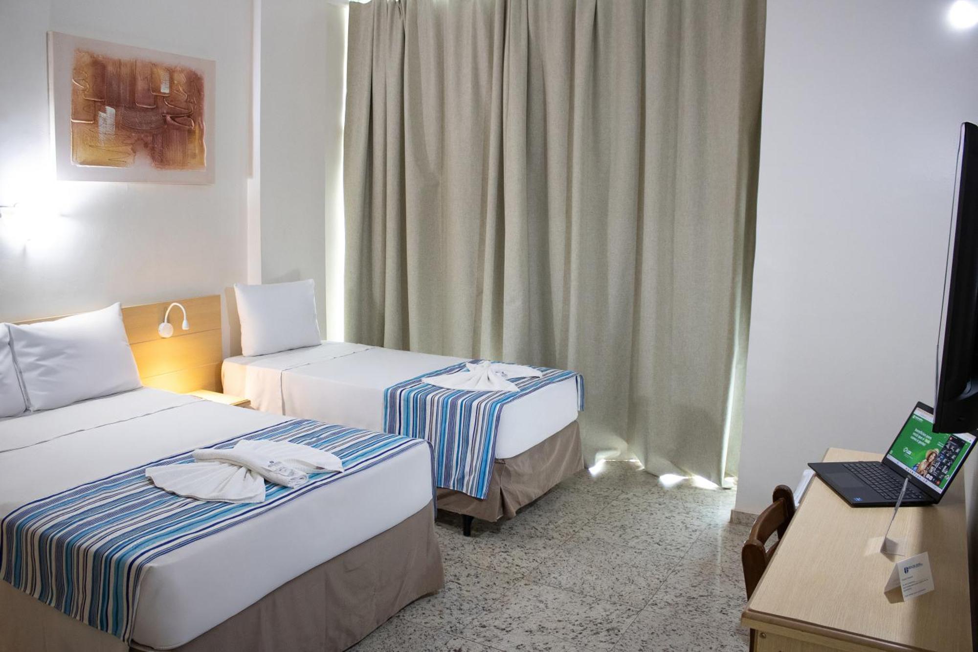 Hotel Dan Inn Barretos By Nacional Inn Esterno foto