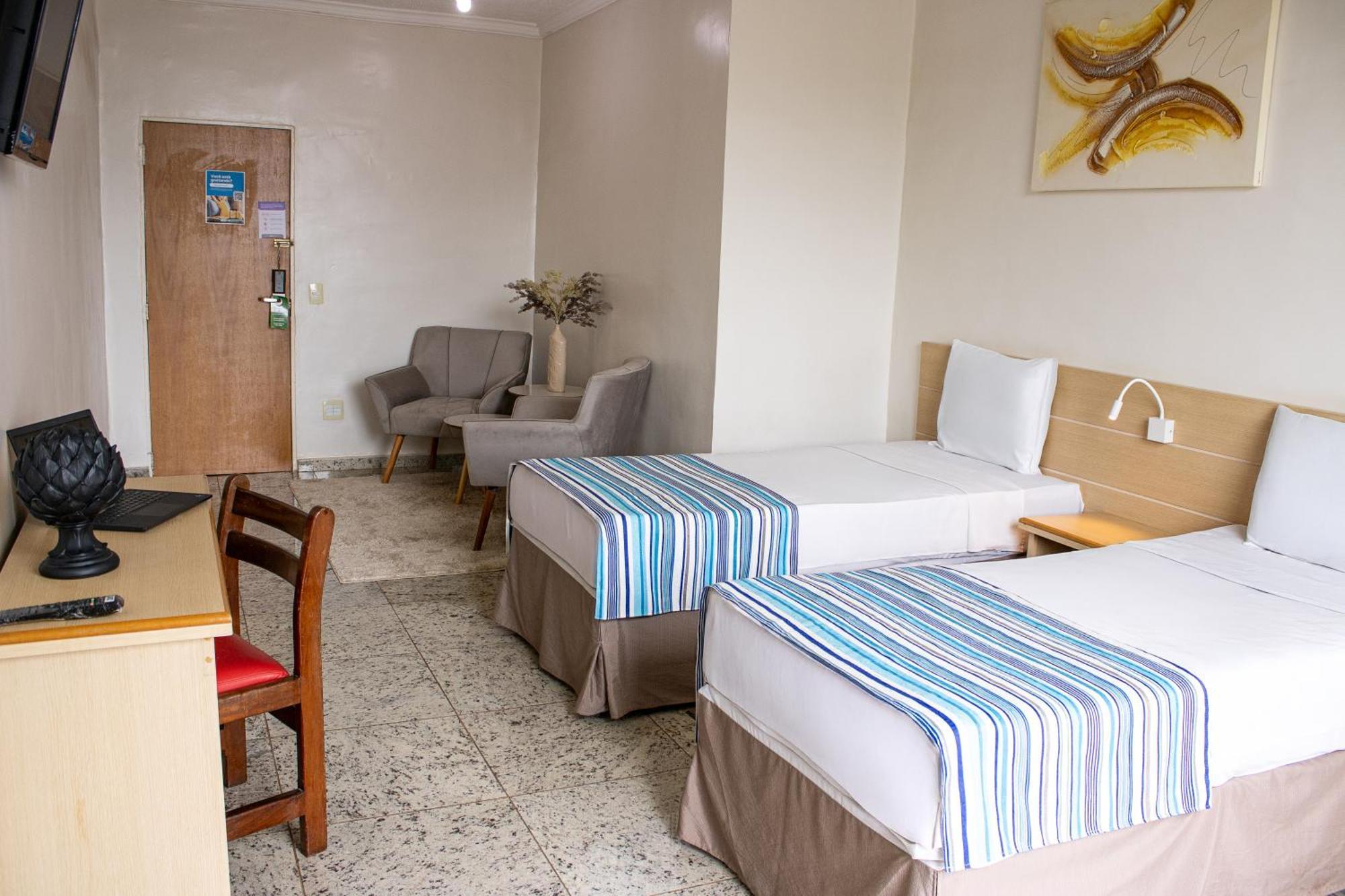 Hotel Dan Inn Barretos By Nacional Inn Esterno foto