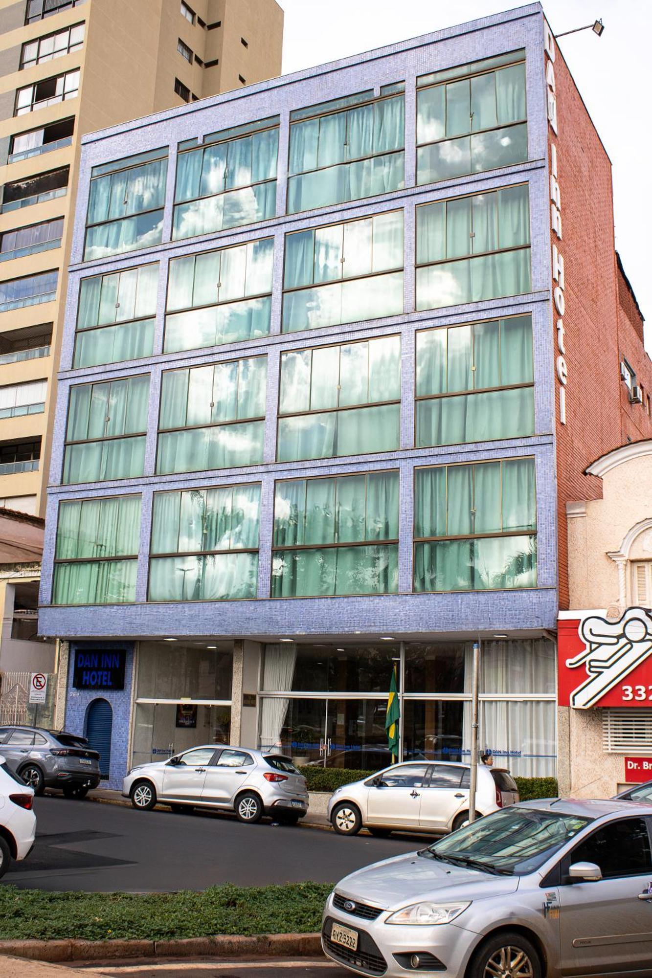 Hotel Dan Inn Barretos By Nacional Inn Esterno foto